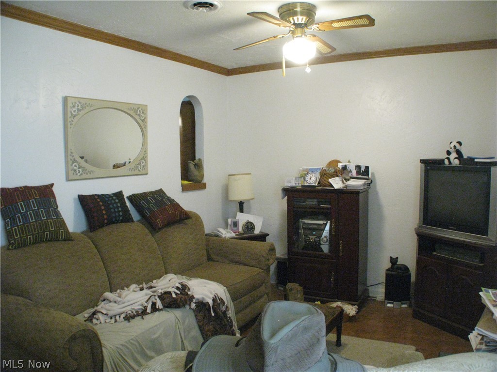 2390 Sexton Road Geneva, OH 44041 - Photo 4 of 17 Living room with cute decorative window access to kitchen