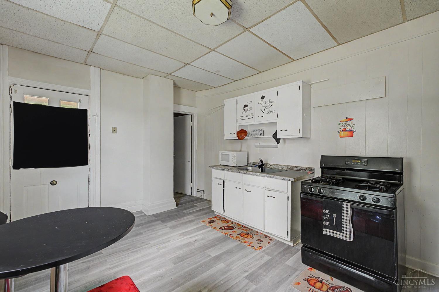 1246 Quebec Road Cincinnati, OH 45205 - Photo 14 of 40