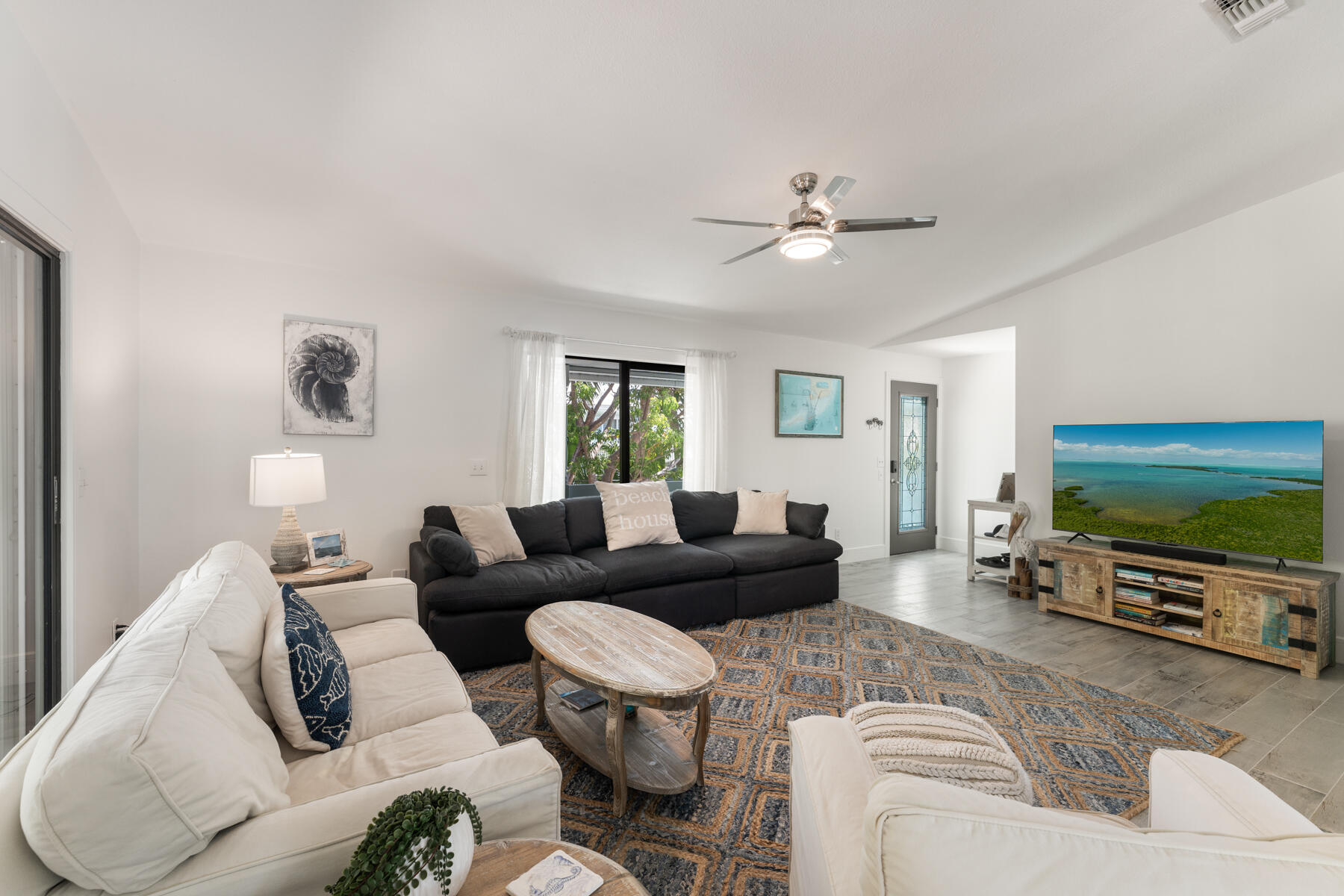 81 Jean La Fitte Drive Key Largo, FL 33037 - Photo 13 of 61 Main living area