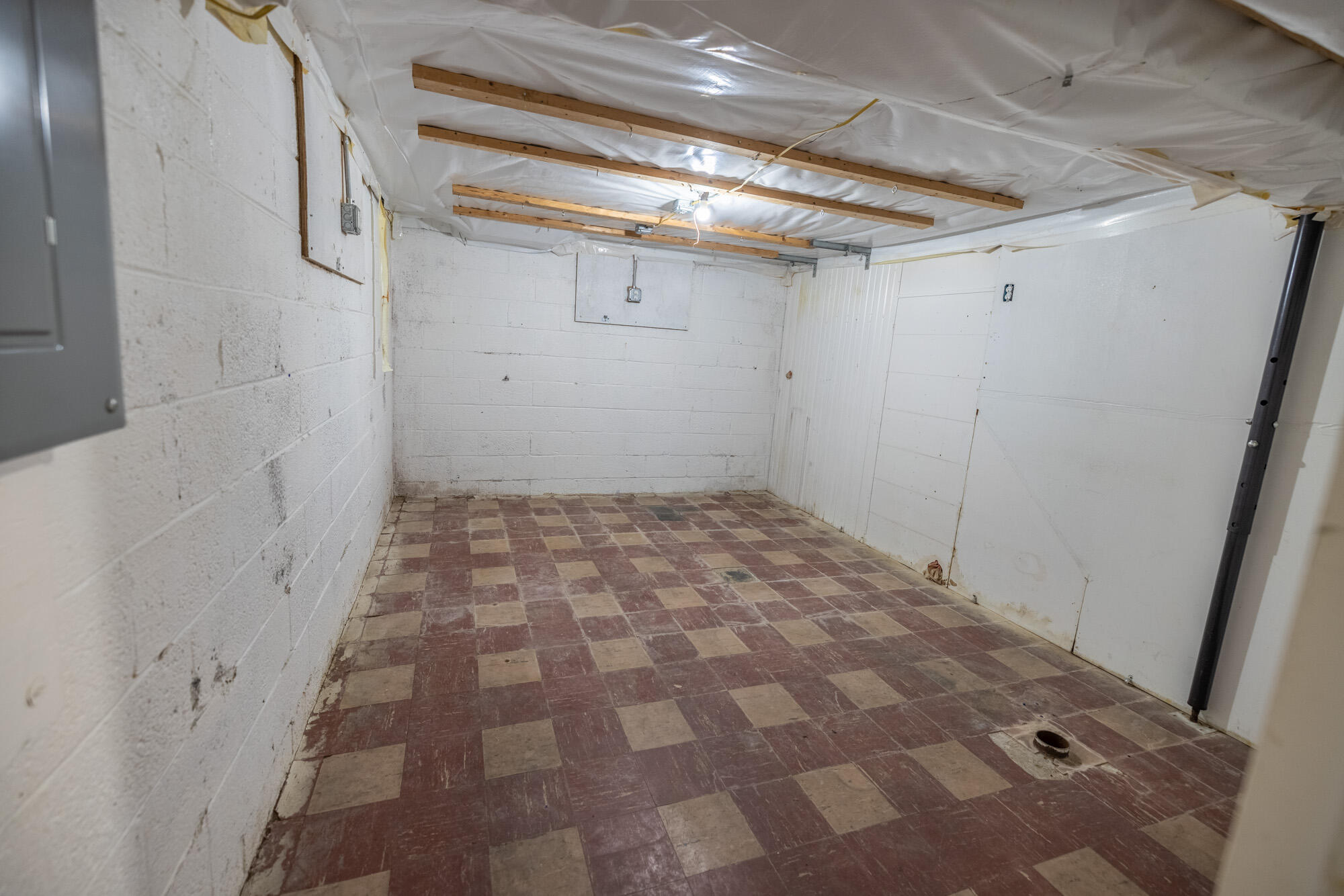 8218 Beaverland Street Detroit, MI 48239 - Photo 20 of 25 0E1A5015-HDR-29