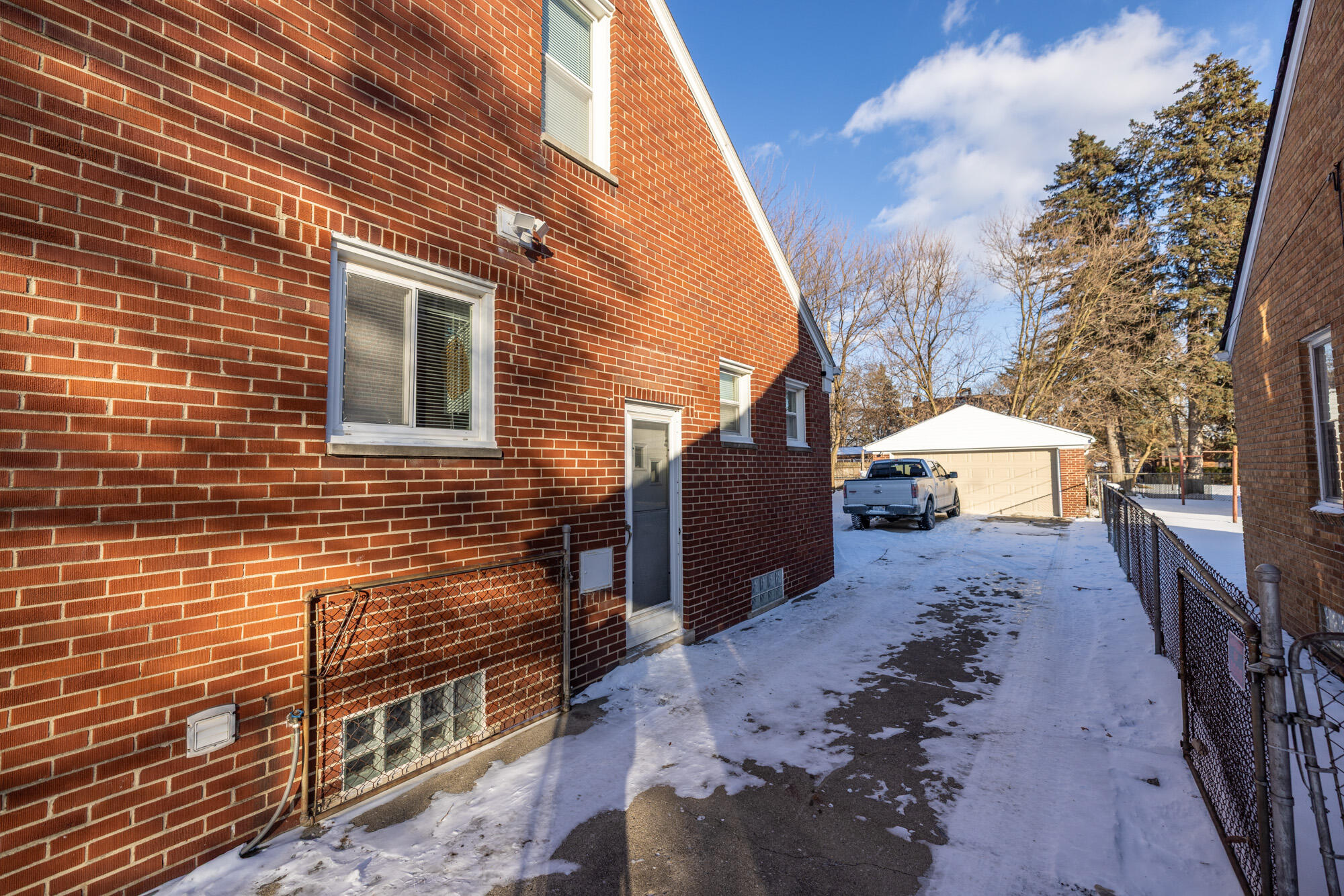 8218 Beaverland Street Detroit, MI 48239 - Photo 21 of 25 0E1A4925-7