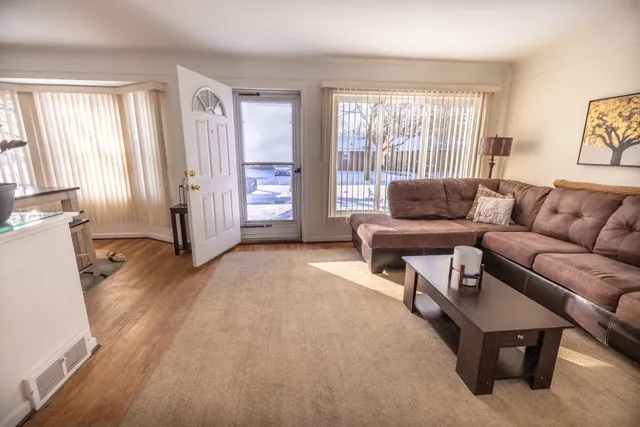 $164,900 | 8218 Beaverland Street, Detroit, MI 48239