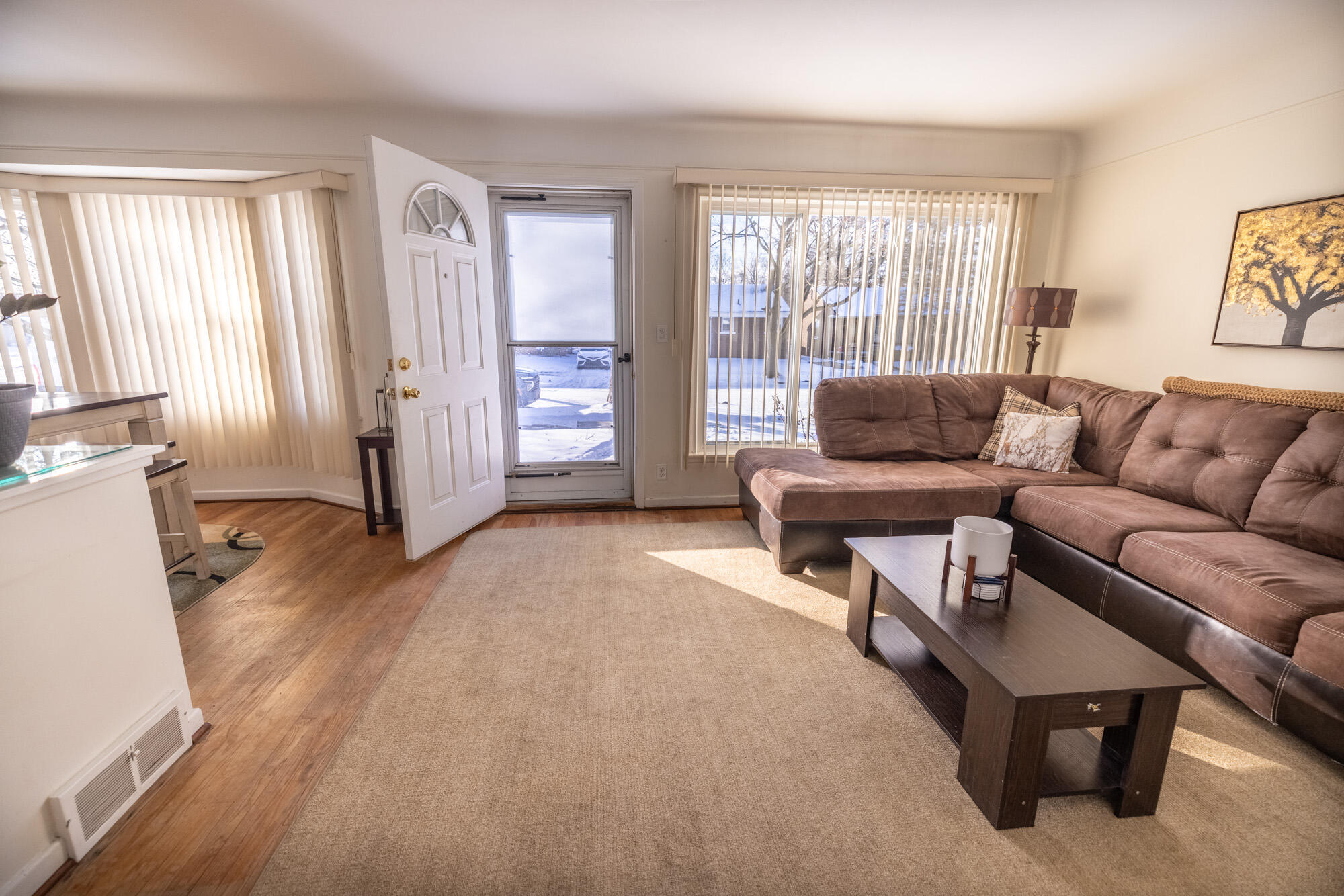 8218 Beaverland Street Detroit, MI 48239 - Photo 3 of 25 0E1A4930-HDR-12