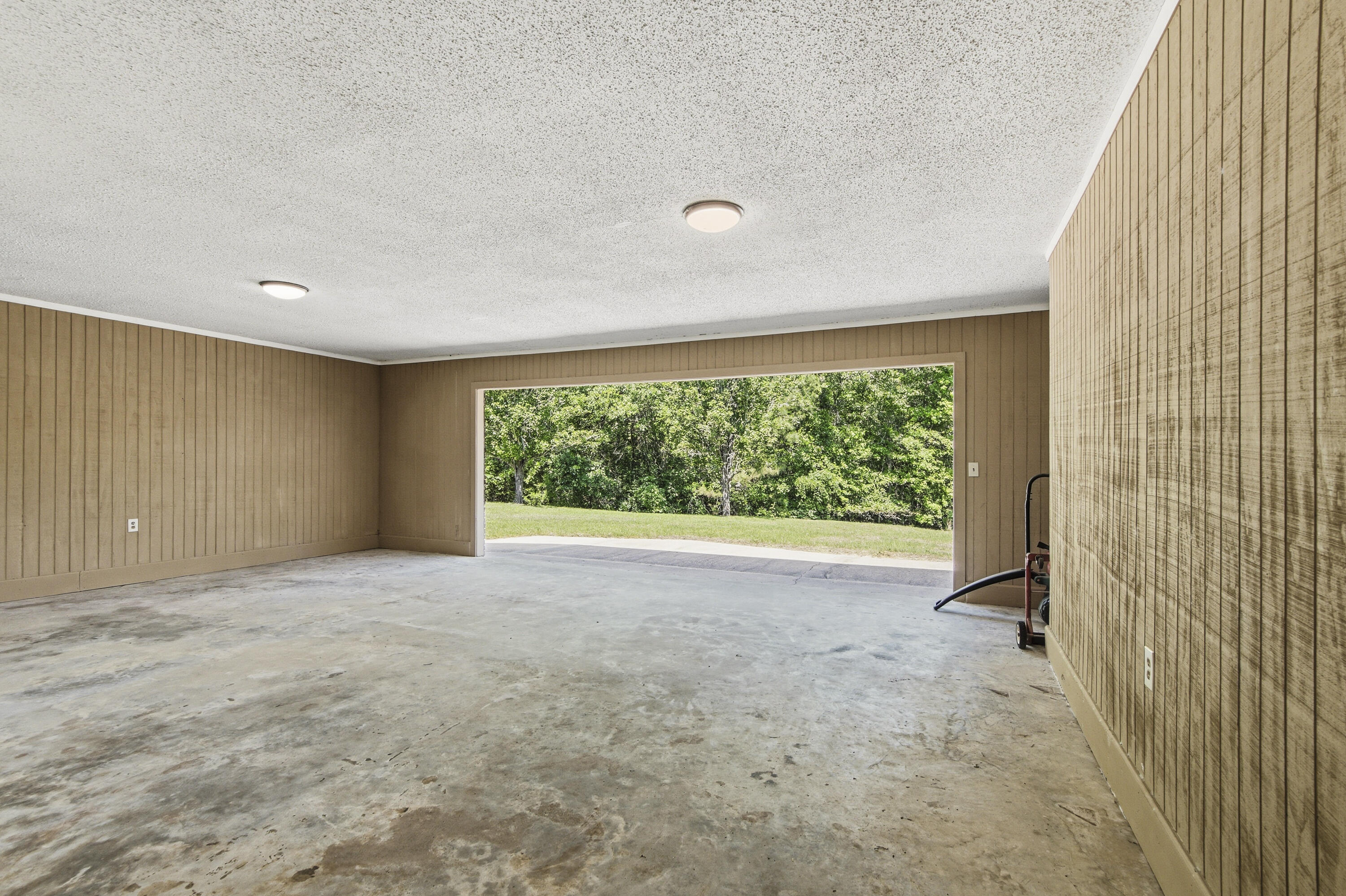 1186 Pine Forest Road Chipley, FL 32428 - Photo 74 of 75 Garage