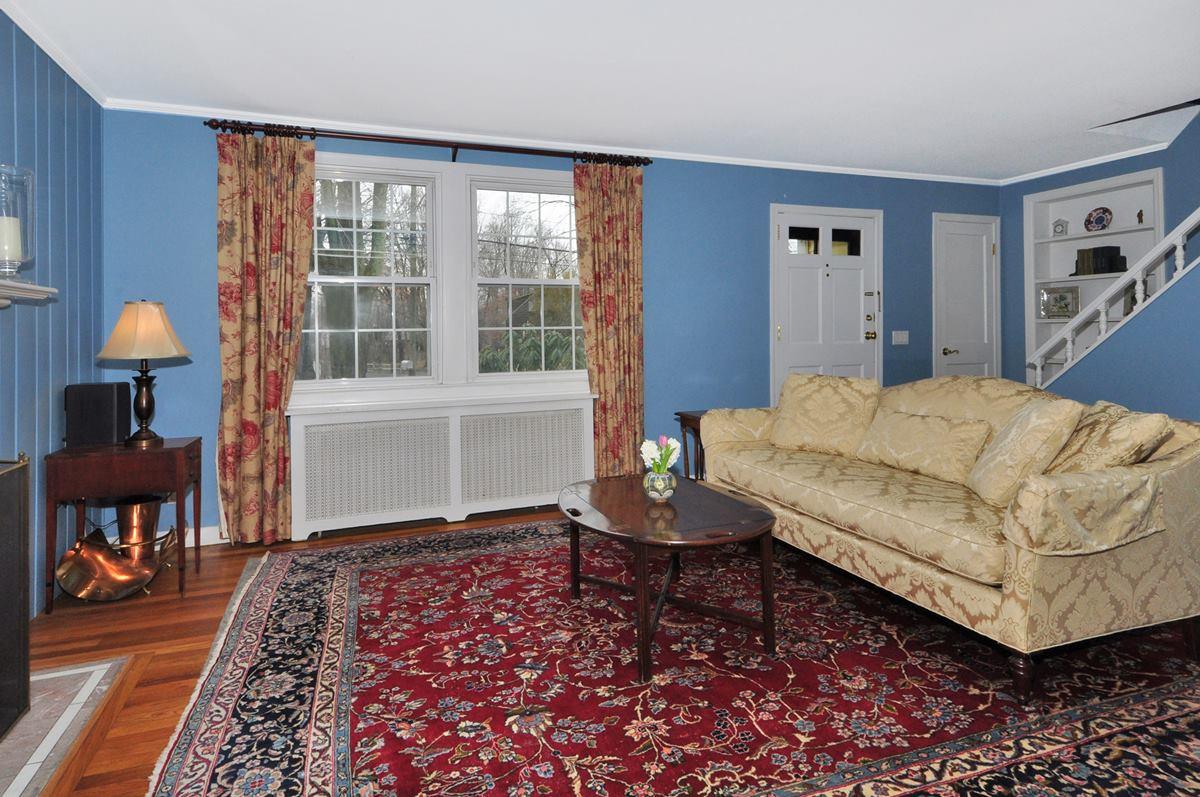 112 Hollow Tree Ridge Road Darien, CT 06820 - Photo 4 of 27 a living room with furniture and a window