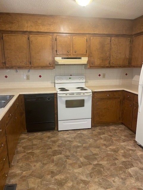 108 Bud Taylor Road Ethridge, TN 38456 - Photo 5 of 28 a kitchen with granite countertop a sink and a stove