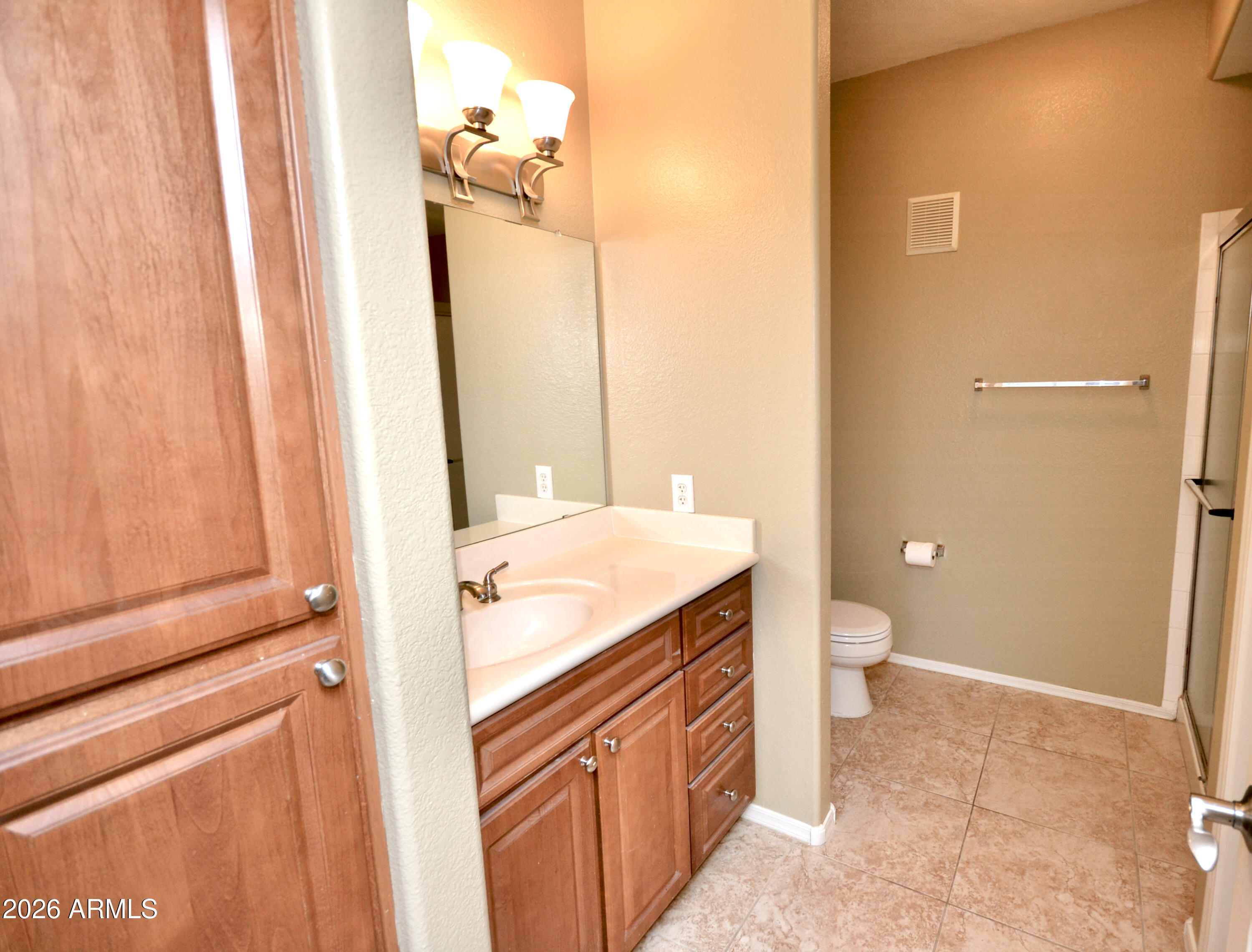 5303 North 7th Street, Unit 117 Phoenix, AZ 85014 - Photo 12 of 33 Primary Bathroom
