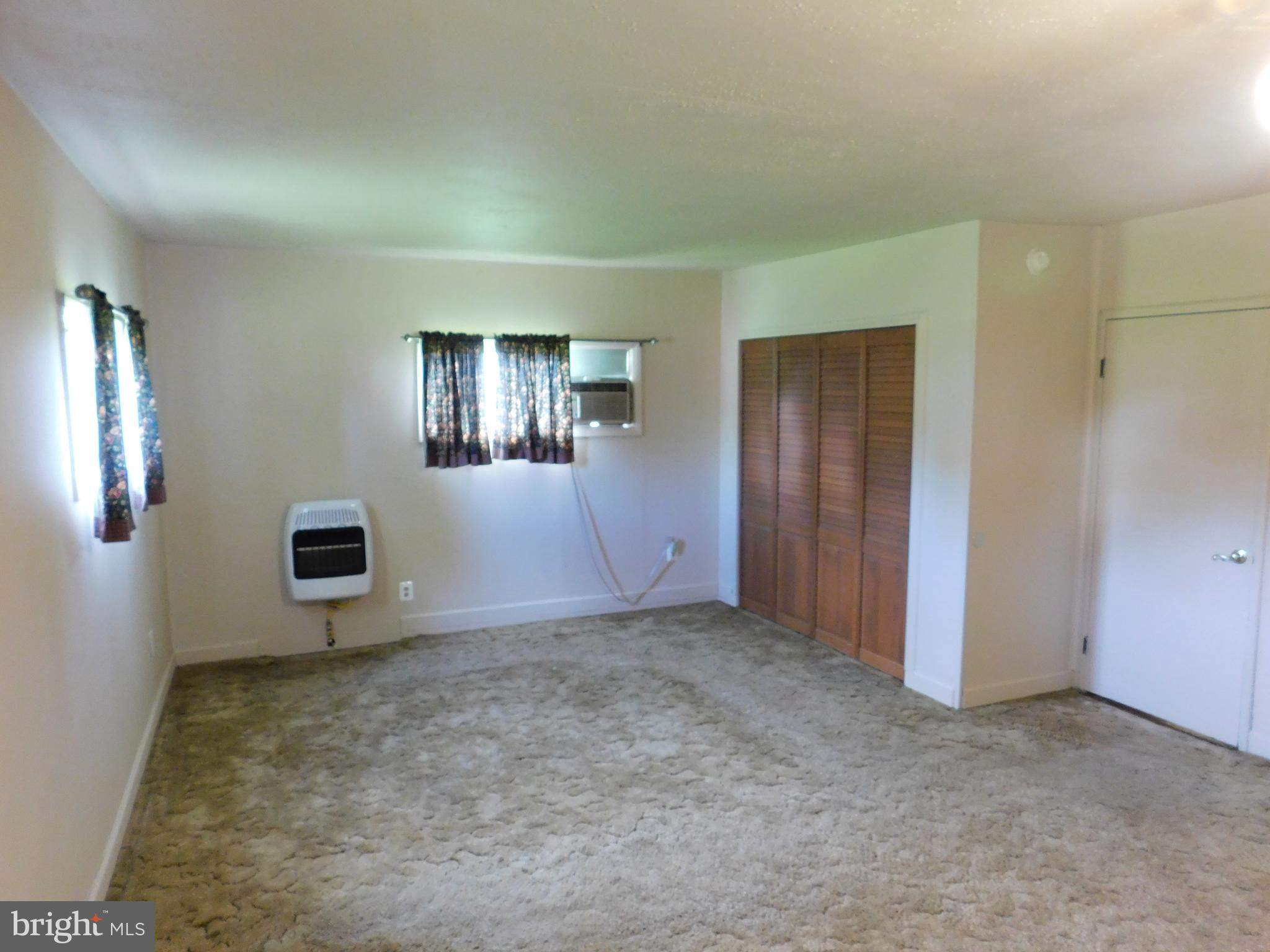 4720 Mawani Road Baltimore, MD 21206 - Photo 21 of 34 Huge Master Bedroom