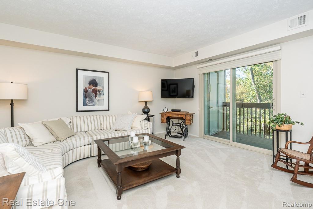 1697 Riverside Drive, Unit 15 Rochester Hills, MI 48309 - Photo 3 of 32 Gallery Image 3