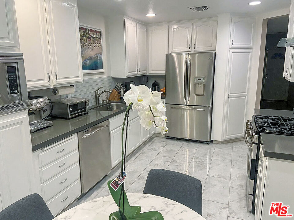 5200 White Oak Avenue, Unit 36 Encino, CA 91316 - Photo 2 of 16