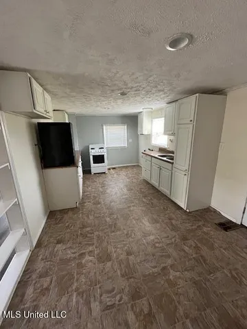 $800 | 1144 Harrison Drive, McComb, MS 39648