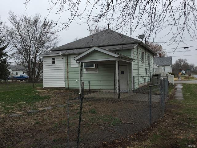 116 Berry Street Gillespie, IL 62033 - Photo 12 of 12 Gallery Image 12