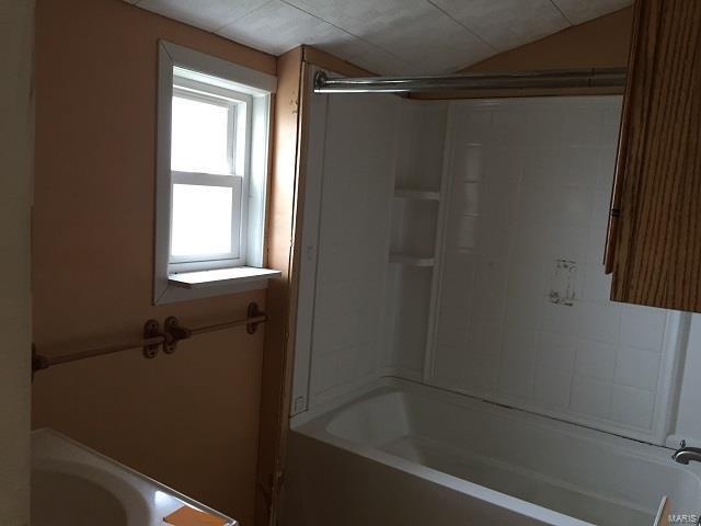 116 Berry Street Gillespie, IL 62033 - Photo 6 of 12 Gallery Image 6