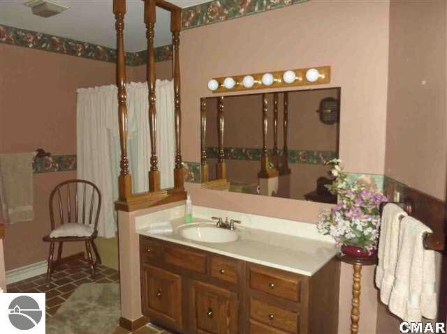 4724 North Leaton Road Mount Pleasant, MI 48858 - Photo 8 of 24 1744063-7.JPG