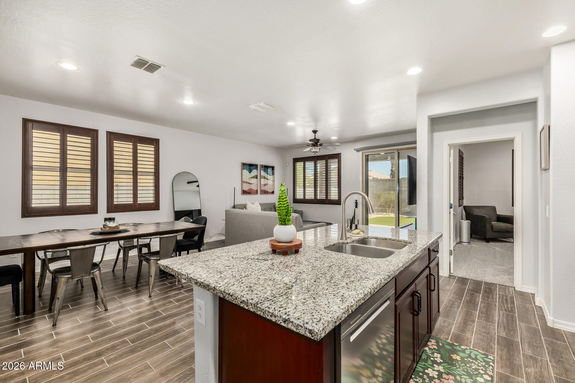 7913 South 25th Place Phoenix, AZ 85042 - Photo 6 of 32 11 - 25th
