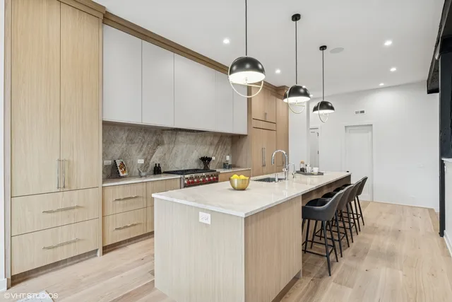 $1,750,000 | 401 North Aberdeen Street, Unit 2N, Chicago, IL 60642