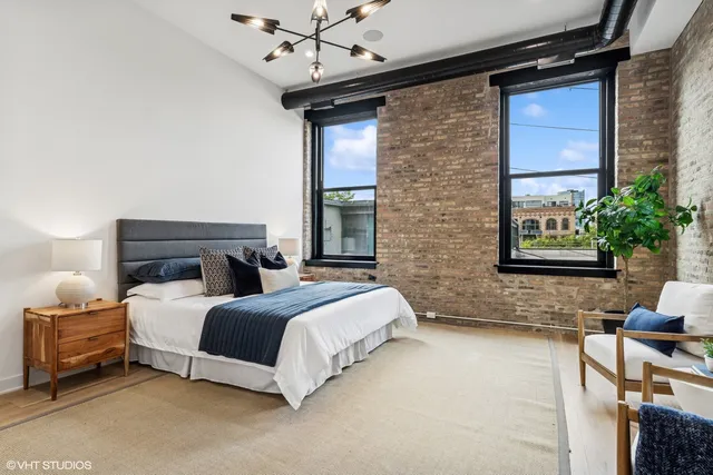 $1,750,000 | 401 North Aberdeen Street, Unit 2N, Chicago, IL 60642