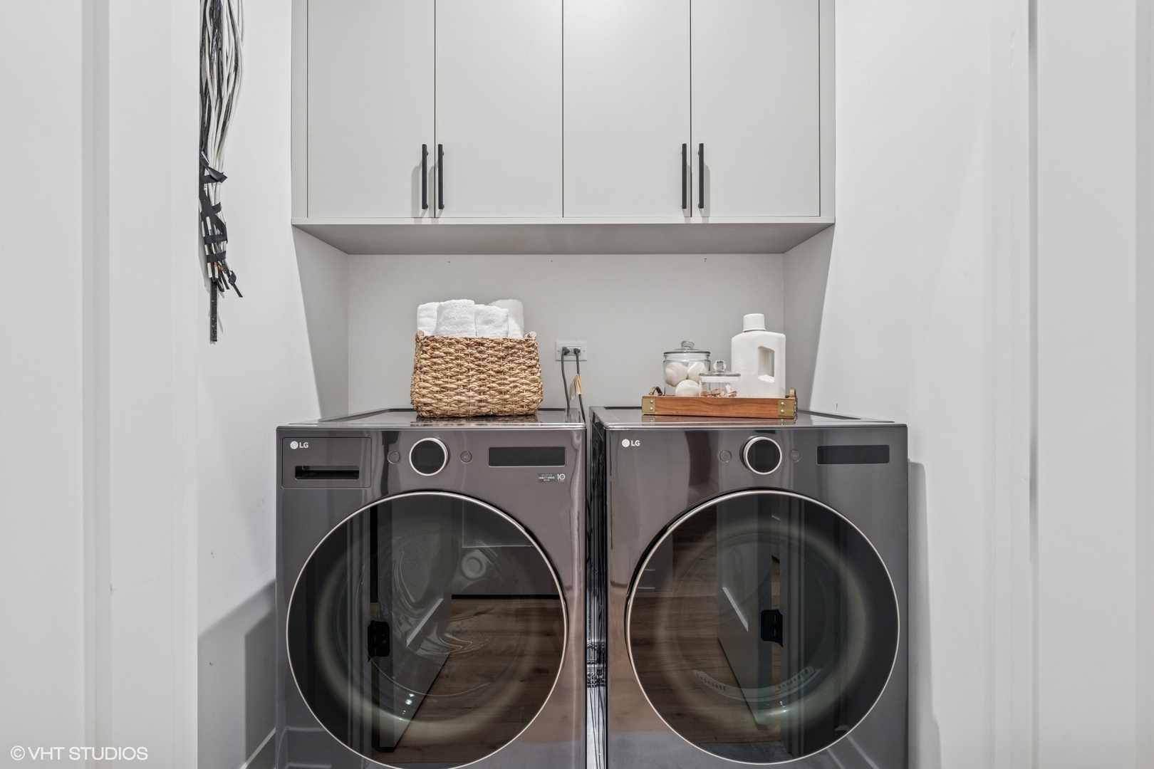 401 North Aberdeen Street, Unit 2N Chicago, IL 60642 - Photo 30 of 37 a utility room with dryer and washer