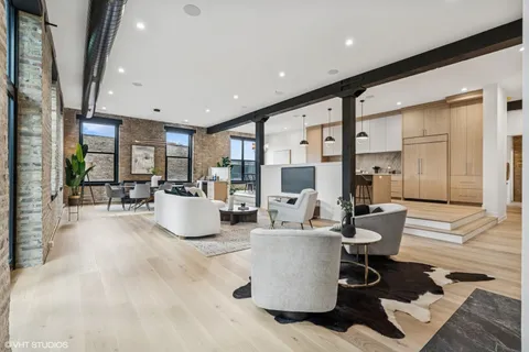 $1,750,000 | 401 North Aberdeen Street, Unit 2N, Chicago, IL 60642