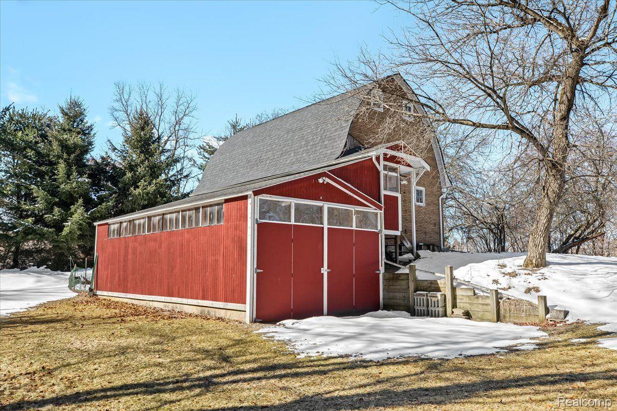 4529 Pleasant Valley Road Brighton, MI 48114 - Photo 43 of 66 Gallery Image 43