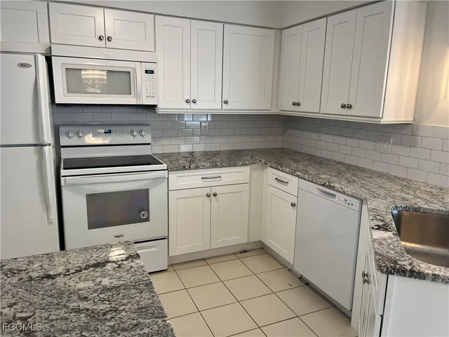 a view of yard with large tree