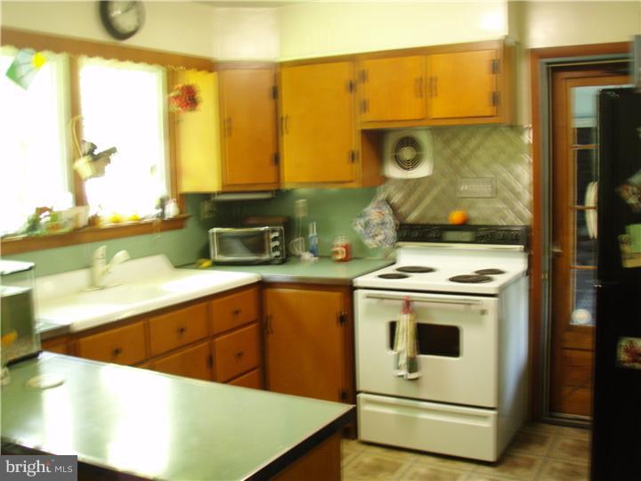 60 Princeton Road Huntingdon Valley, PA 19006 - Photo 4 of 6 Kitchen