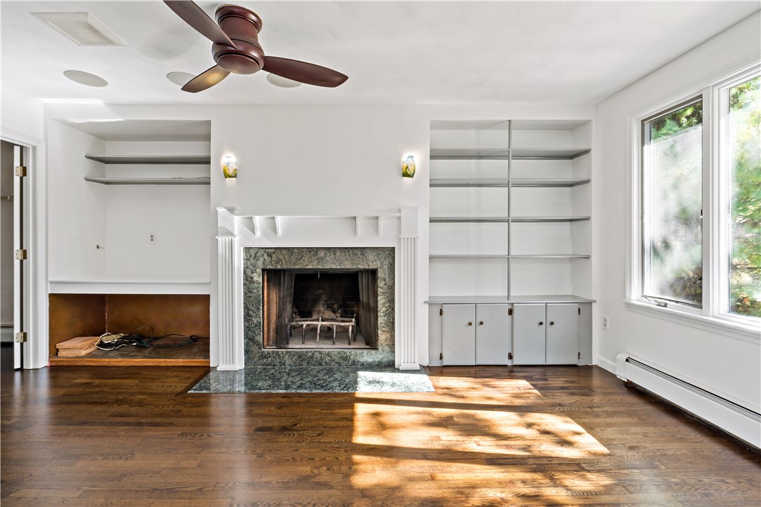94 Spindrift Street Jamestown, RI 02835 - Photo 11 of 50 Living Room