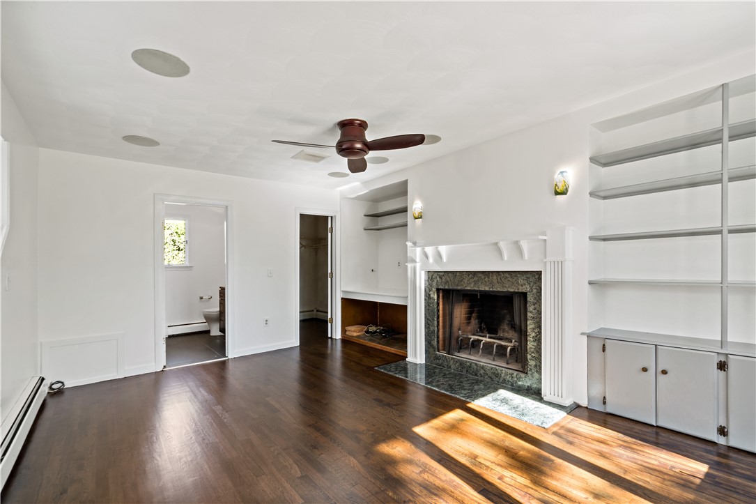 94 Spindrift Street Jamestown, RI 02835 - Photo 13 of 50 Living Room