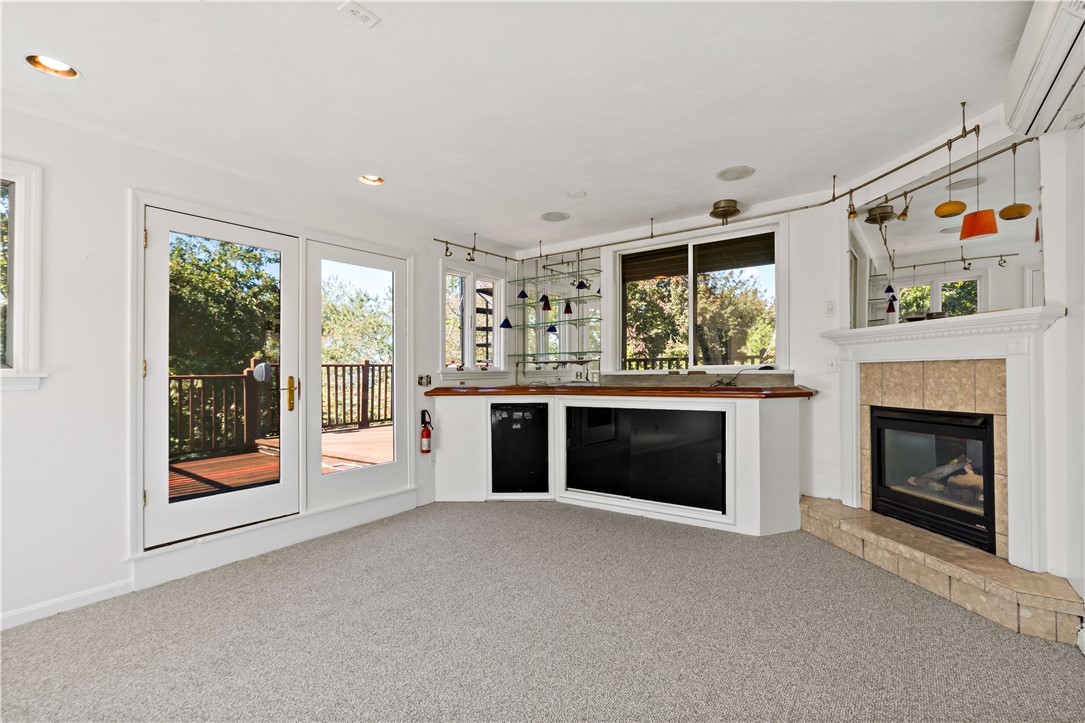 94 Spindrift Street Jamestown, RI 02835 - Photo 36 of 50 3rd Floor Living Space