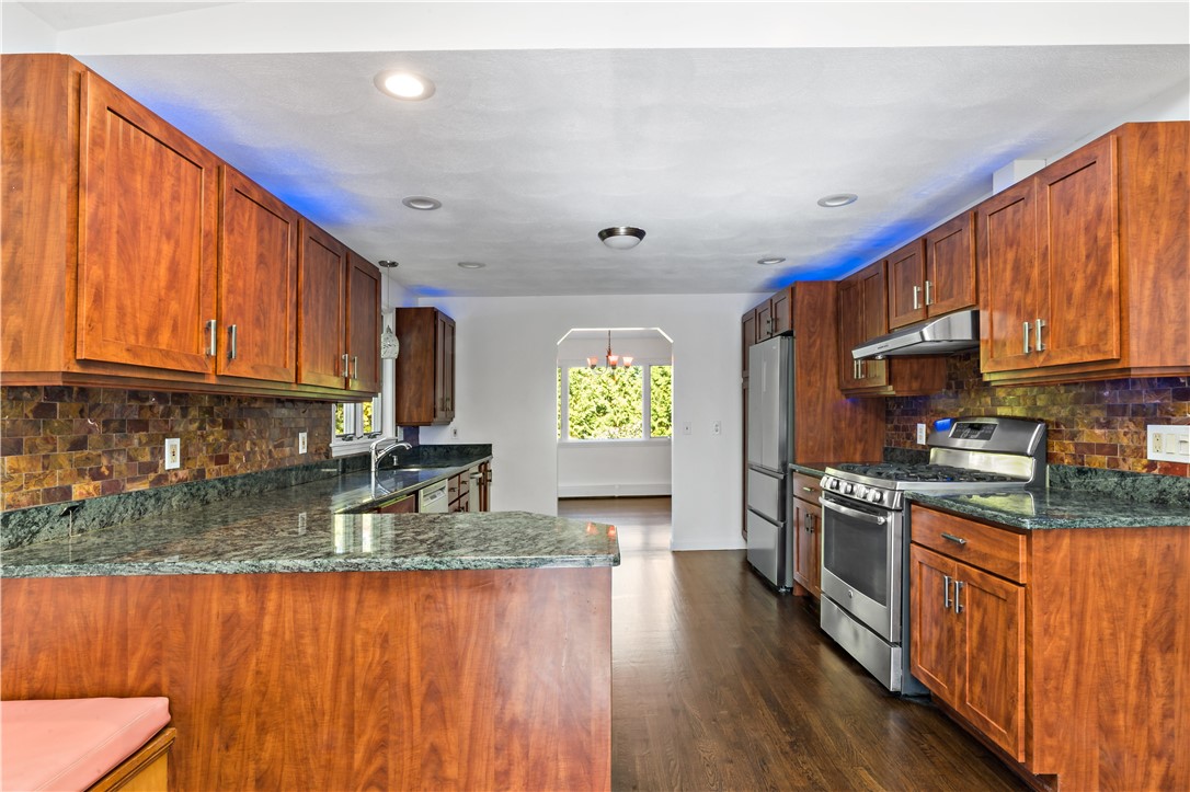 94 Spindrift Street Jamestown, RI 02835 - Photo 6 of 50