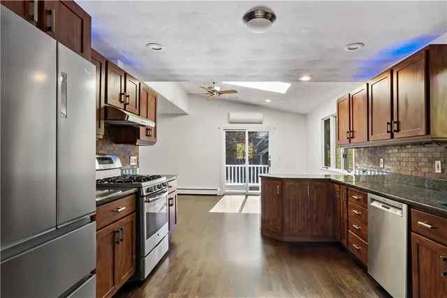 $995,000 | 94 Spindrift Street, Jamestown, RI 02835