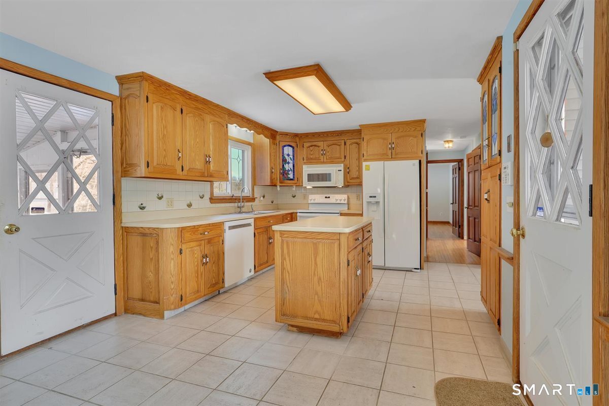 408 Foote Road Glastonbury, CT 06073 - Photo 4 of 30