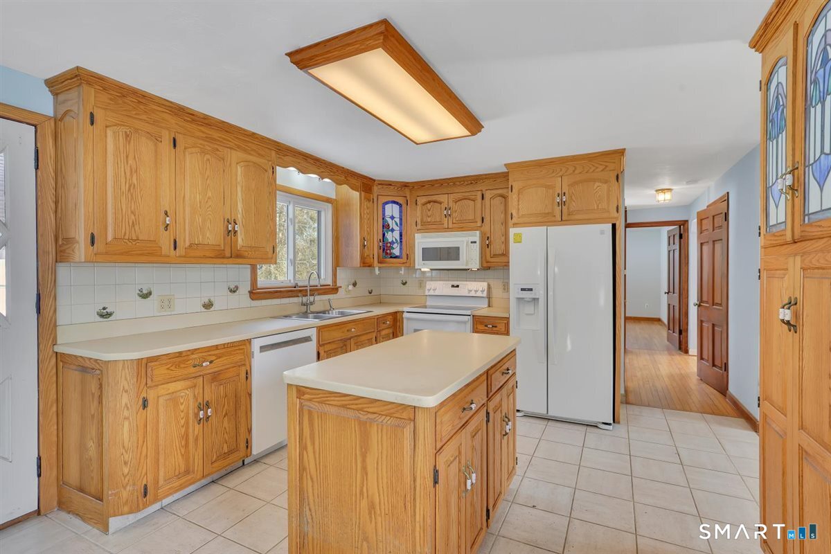 408 Foote Road Glastonbury, CT 06073 - Photo 5 of 30