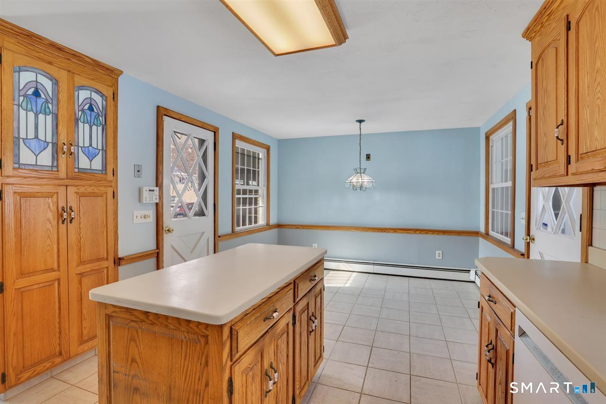 408 Foote Road Glastonbury, CT 06073 - Photo 6 of 30