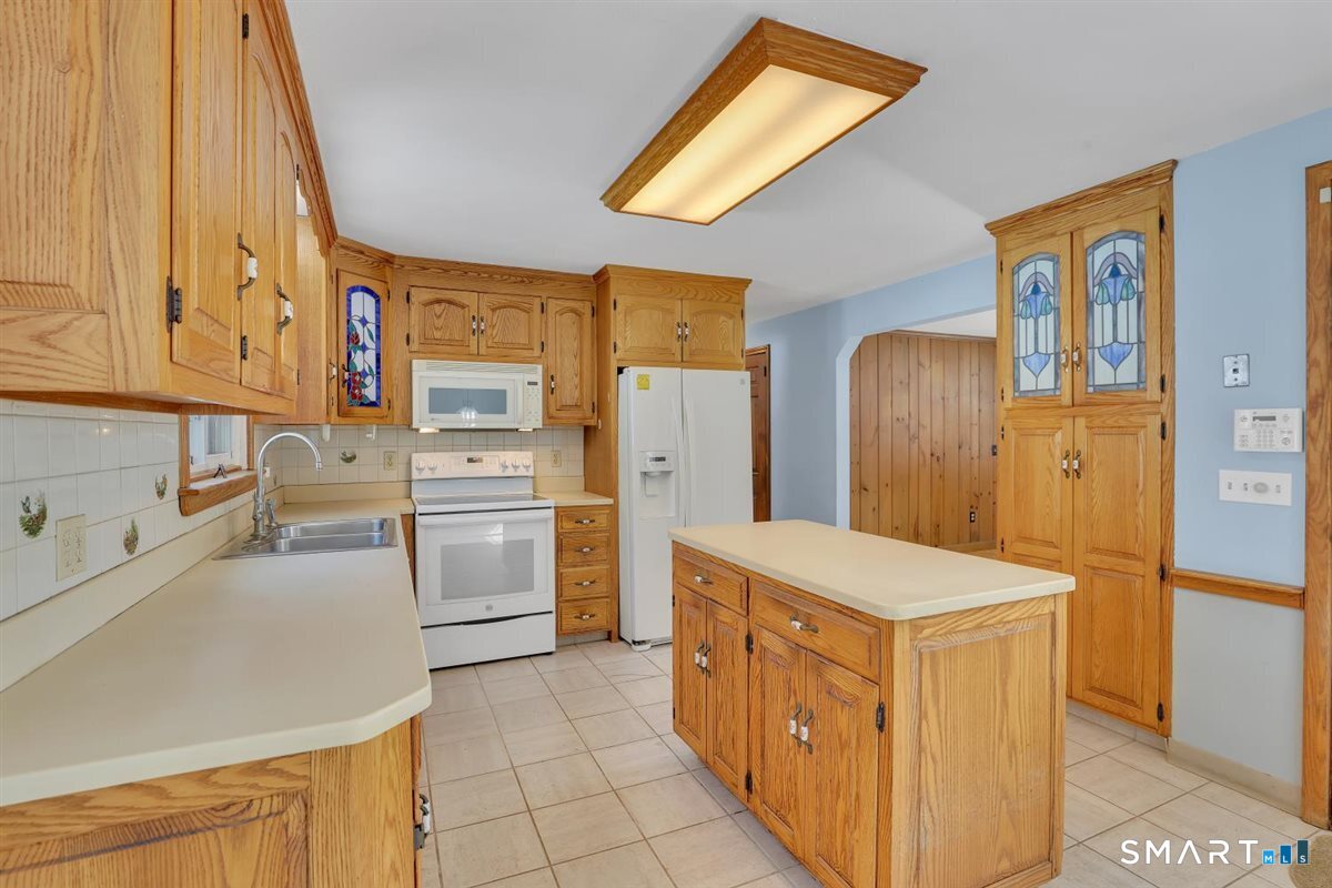 408 Foote Road Glastonbury, CT 06073 - Photo 7 of 30