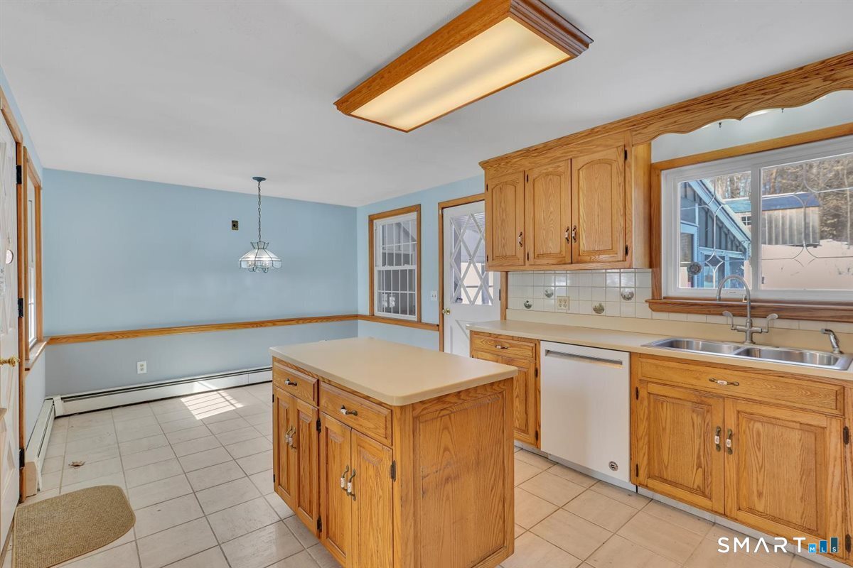 408 Foote Road Glastonbury, CT 06073 - Photo 10 of 30