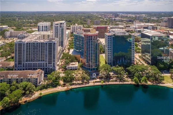 $2,300 | 322 East Central Boulevard, Unit 2011, Orlando, FL 32801