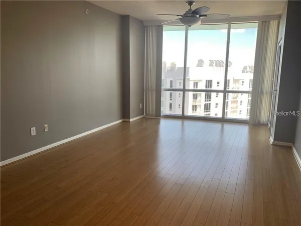 $2,300 | 322 East Central Boulevard, Unit 2011, Orlando, FL 32801