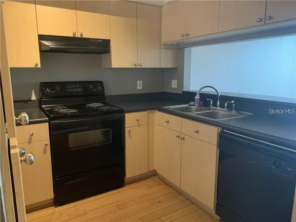 $2,300 | 322 East Central Boulevard, Unit 2011, Orlando, FL 32801