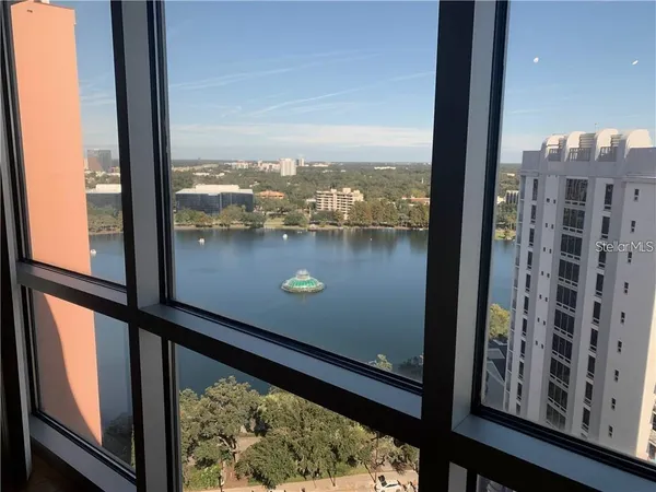 $2,300 | 322 East Central Boulevard, Unit 2011, Orlando, FL 32801