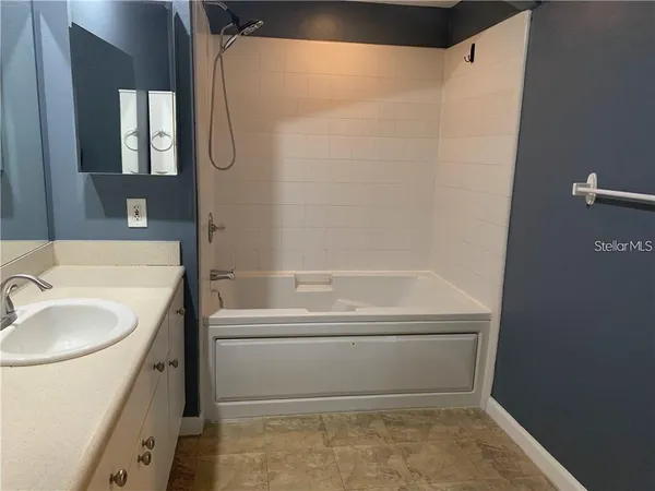 $2,300 | 322 East Central Boulevard, Unit 2011, Orlando, FL 32801