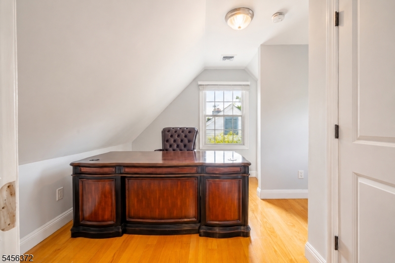 207 Stonehouse Road Bloomfield, NJ 07028 - Photo 27 of 49 Gallery Image 27