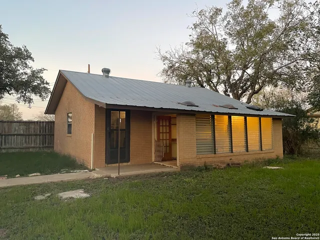 $295,000 | 15986 Keller Street, LaCoste, TX 78039