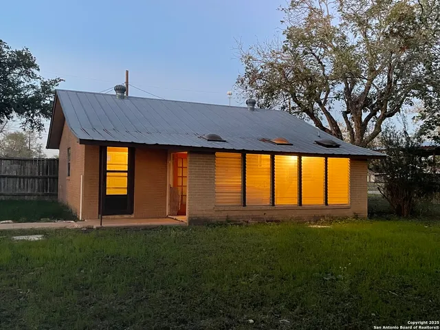 $295,000 | 15986 Keller Street, LaCoste, TX 78039