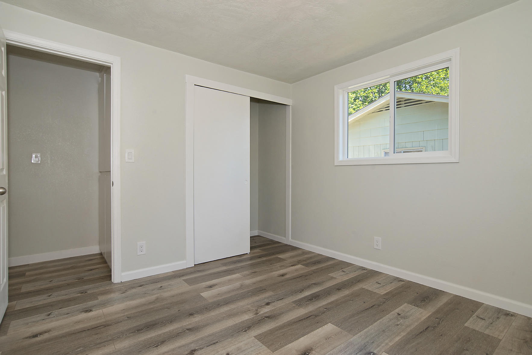 112 Vincent Avenue Central Point, OR 97502 - Photo 20 of 29 Bedroom