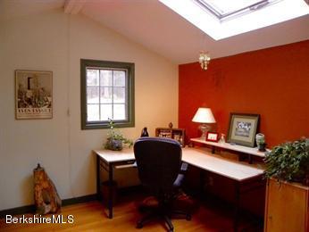 240 Skinner Road Shelburne, MA 01370 - Photo 12 of 29 L-room
