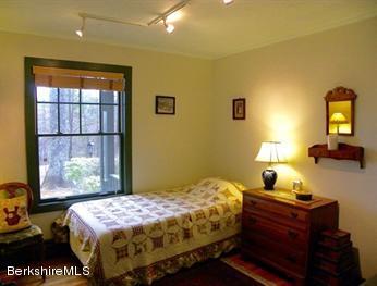 240 Skinner Road Shelburne, MA 01370 - Photo 15 of 29 O-room