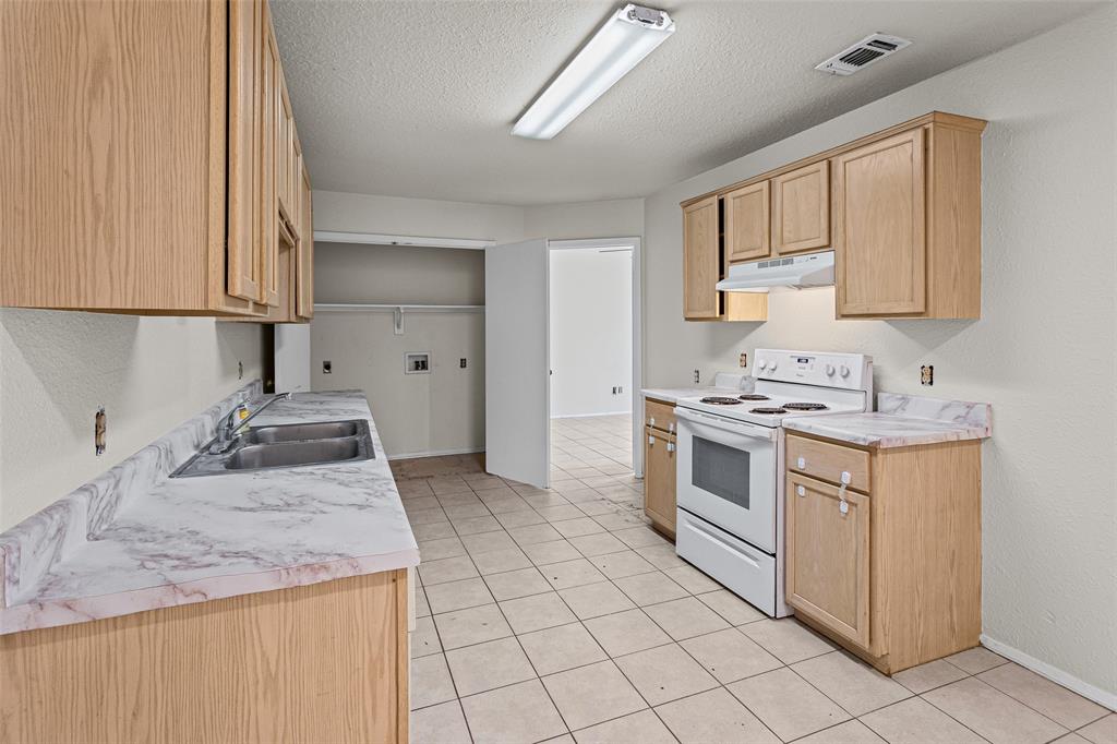 2720 James Road Granbury, TX 76049 - Photo 3 of 26