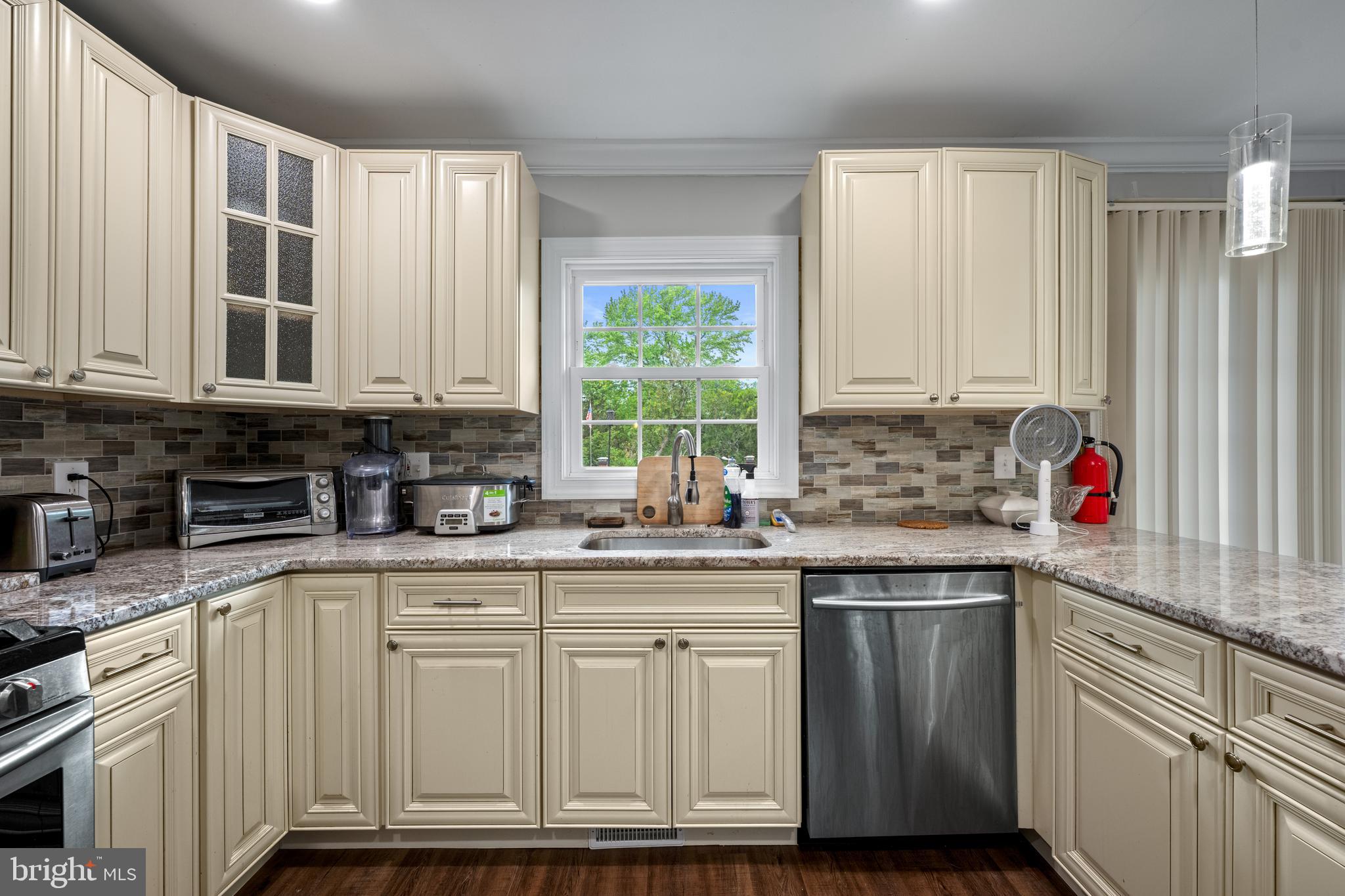 502 West Laurel Road Stratford, NJ 08084 - Photo 13 of 38