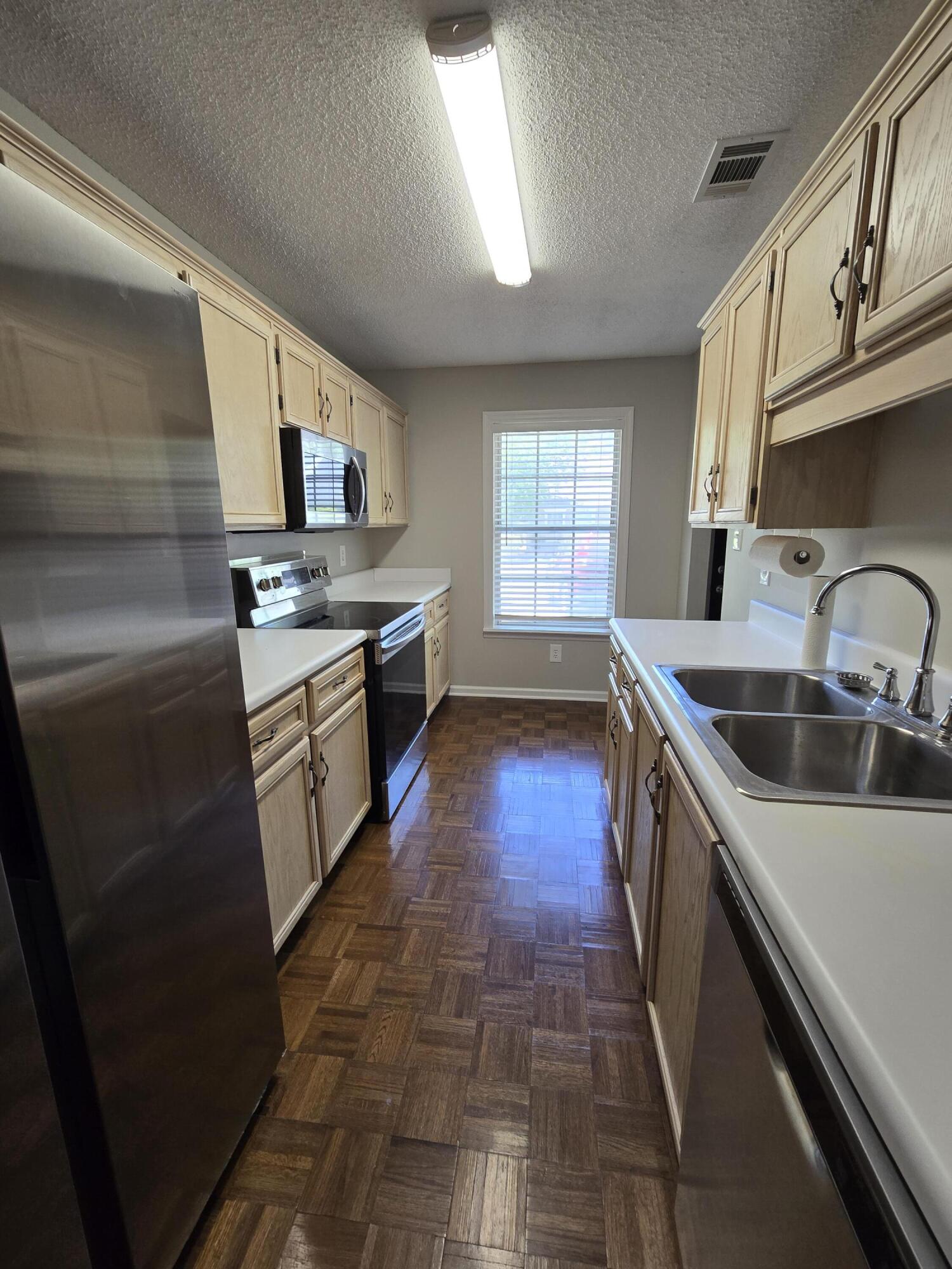 107 Raintree Court Aiken, SC 29803 - Photo 2 of 26